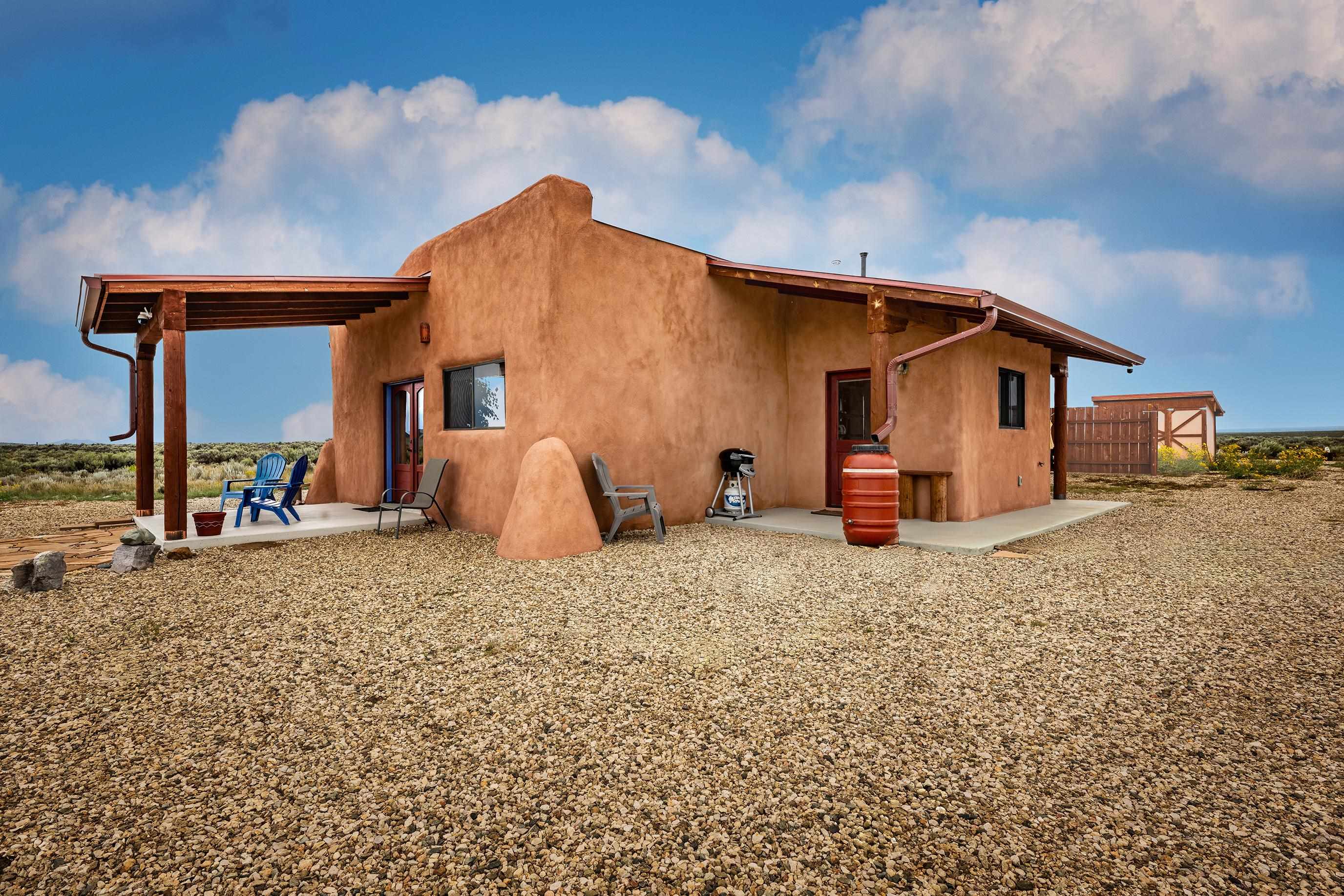 93 Coyote Moon Drive, Tres Piedras, New Mexico image 1