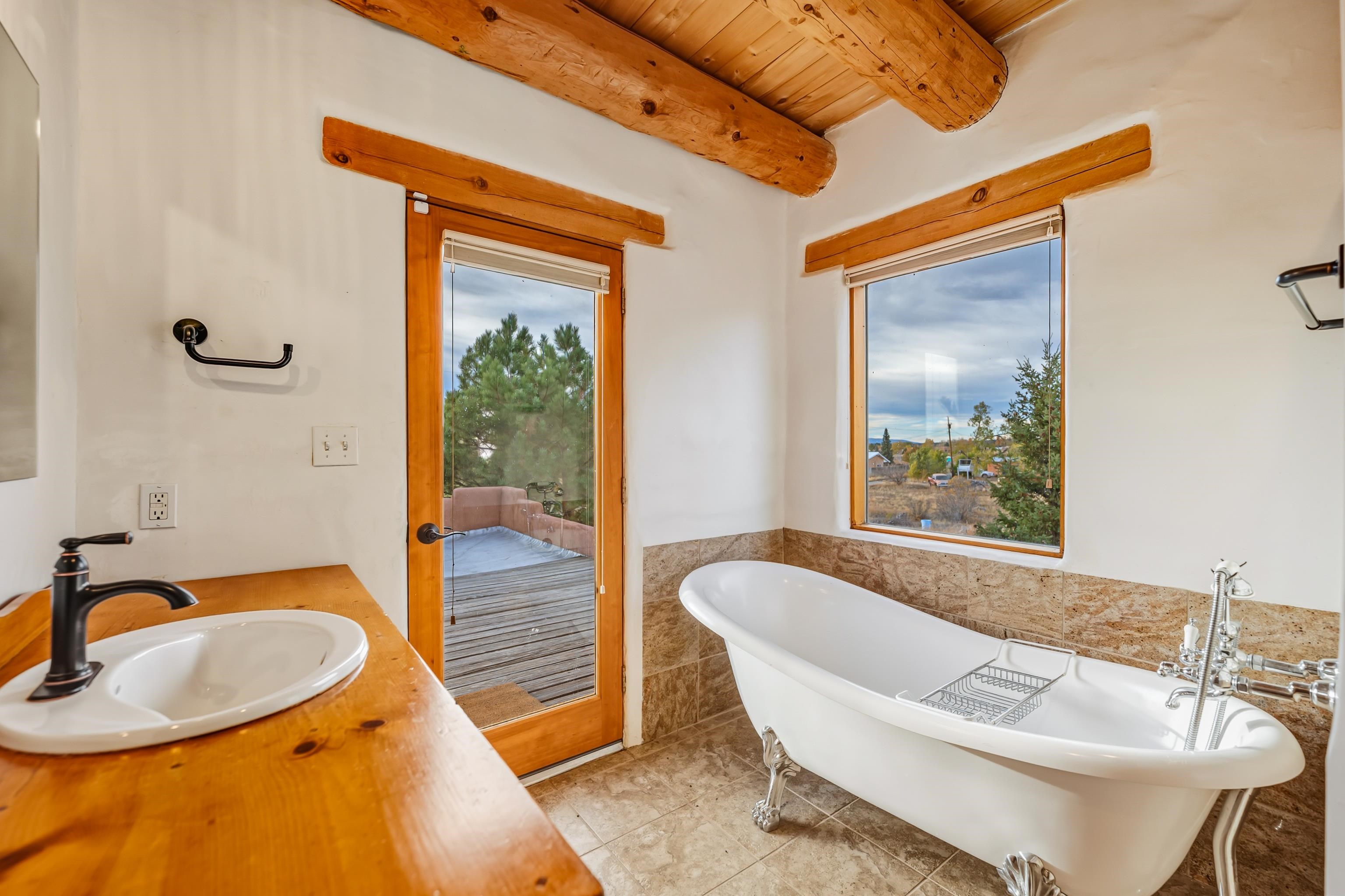 Arroyo Seco, New Mexico 87514, United States, 3 Bedrooms Bedrooms, ,3 BathroomsBathrooms,Residential,Active,240342