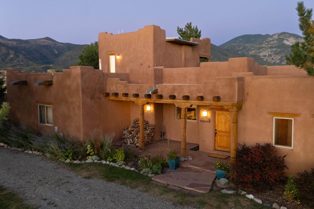 Photo of 9 Desiderio Rd, Arroyo Seco, NM 87514 (MLS # 114223)