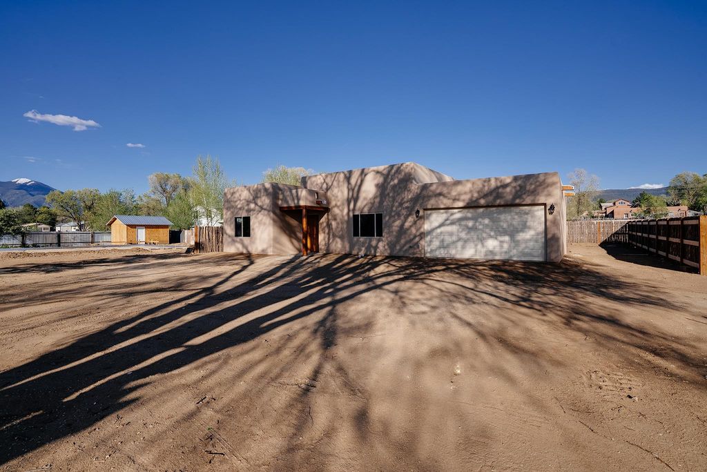 Photo of 111 Camino Juan, Taos, NM 87571 (MLS # 114609)