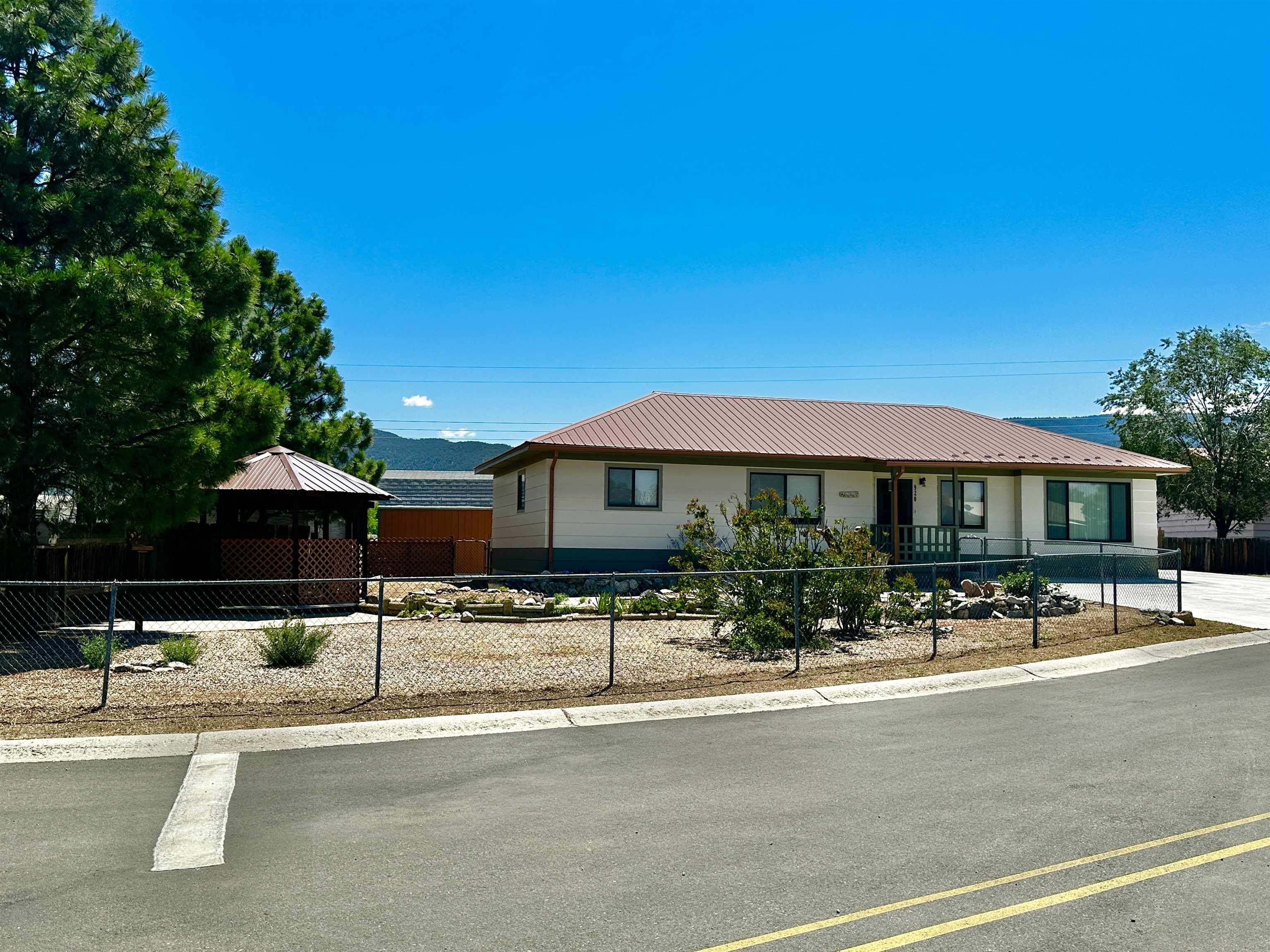 920 Calle Del Llano, Taos, New Mexico image 1
