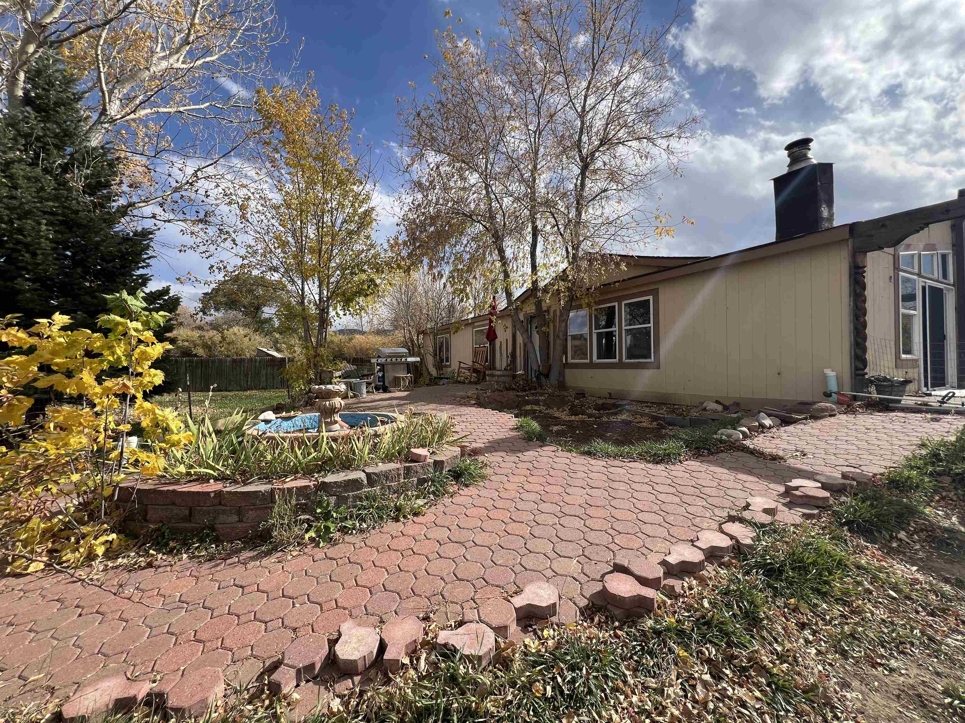 10  B Gonzales Lane, Ranchos de Taos, New Mexico image 1