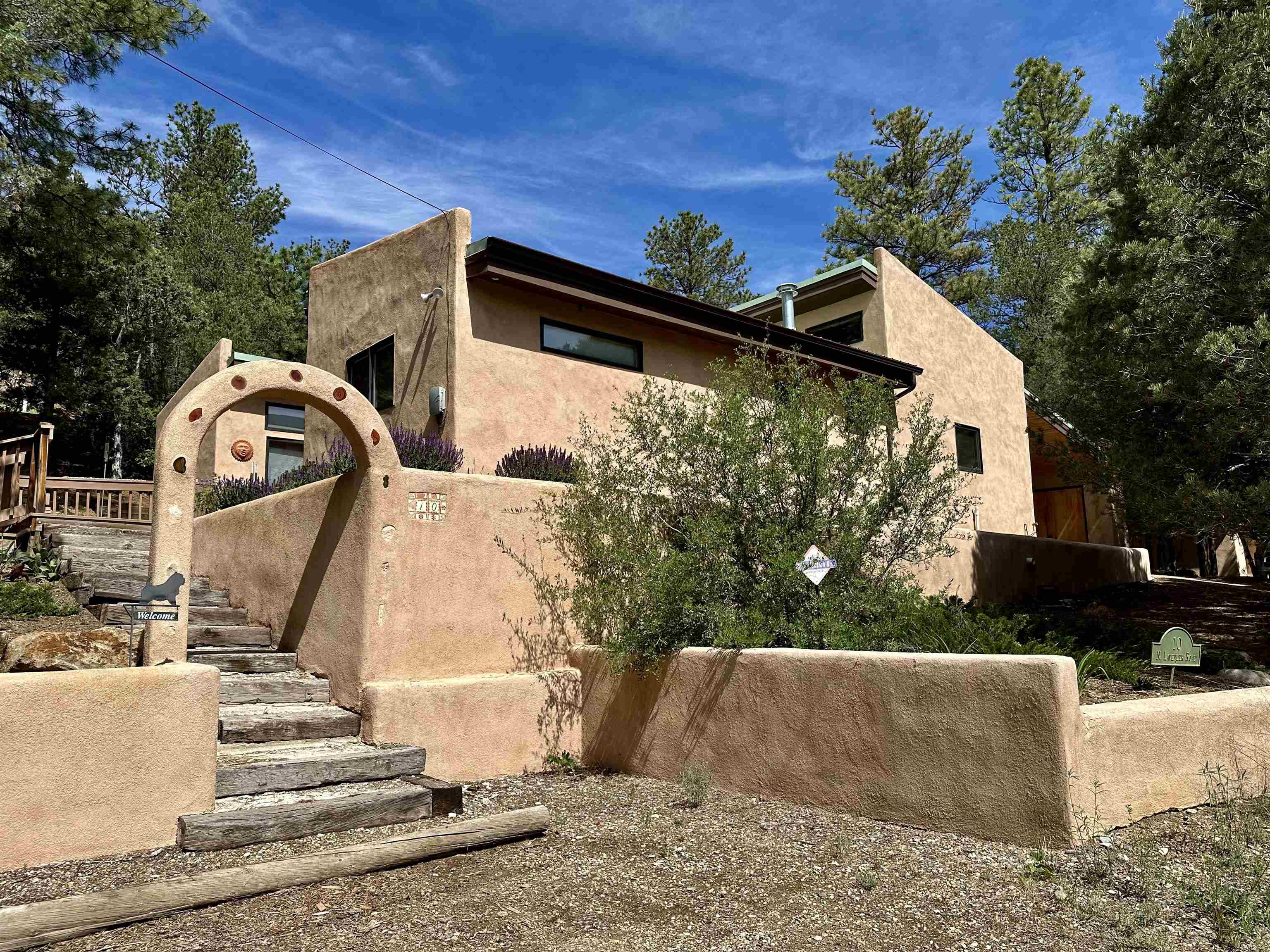 10 Lavender Rd, Ranchos de Taos, New Mexico image 1