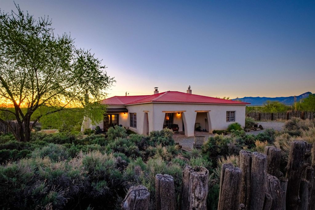 Photo of 302 Saavedra St, Taos, NM 87571 (MLS # 113790)