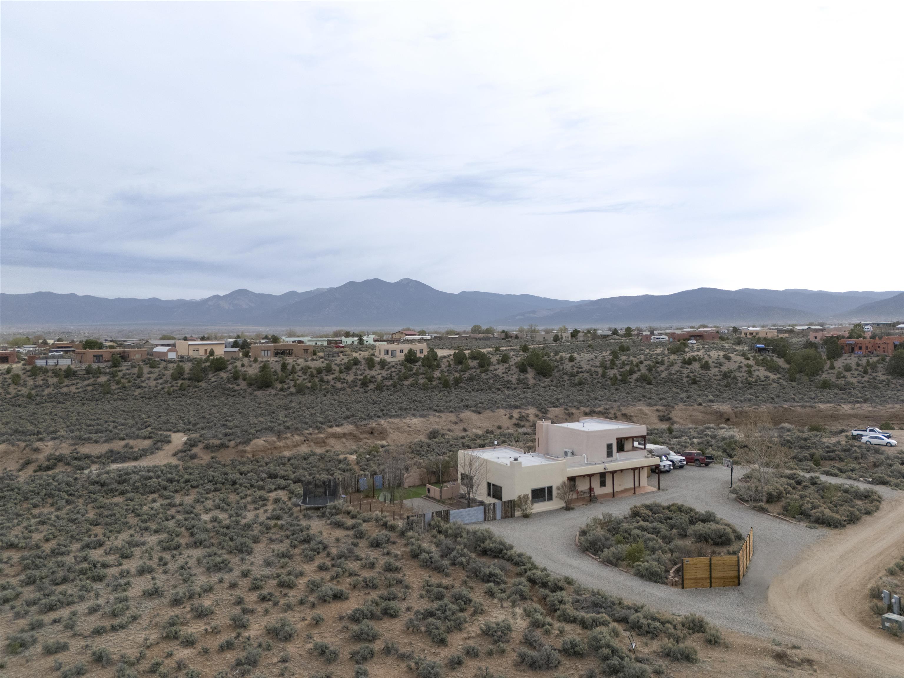 70 Camino De Los Arroyos, Ranchos de Taos, New Mexico image 38