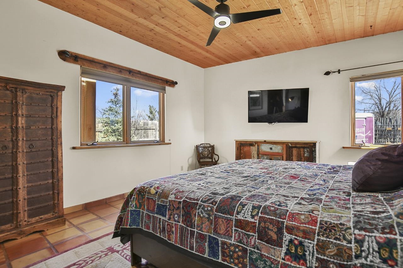 320 Trapper Rd, Taos, New Mexico image 10