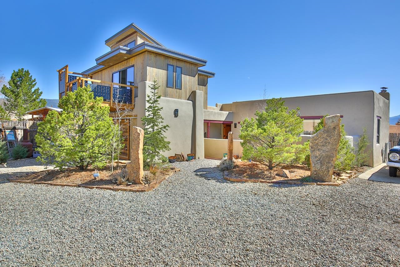 320 Trapper Rd, Taos, New Mexico image 1