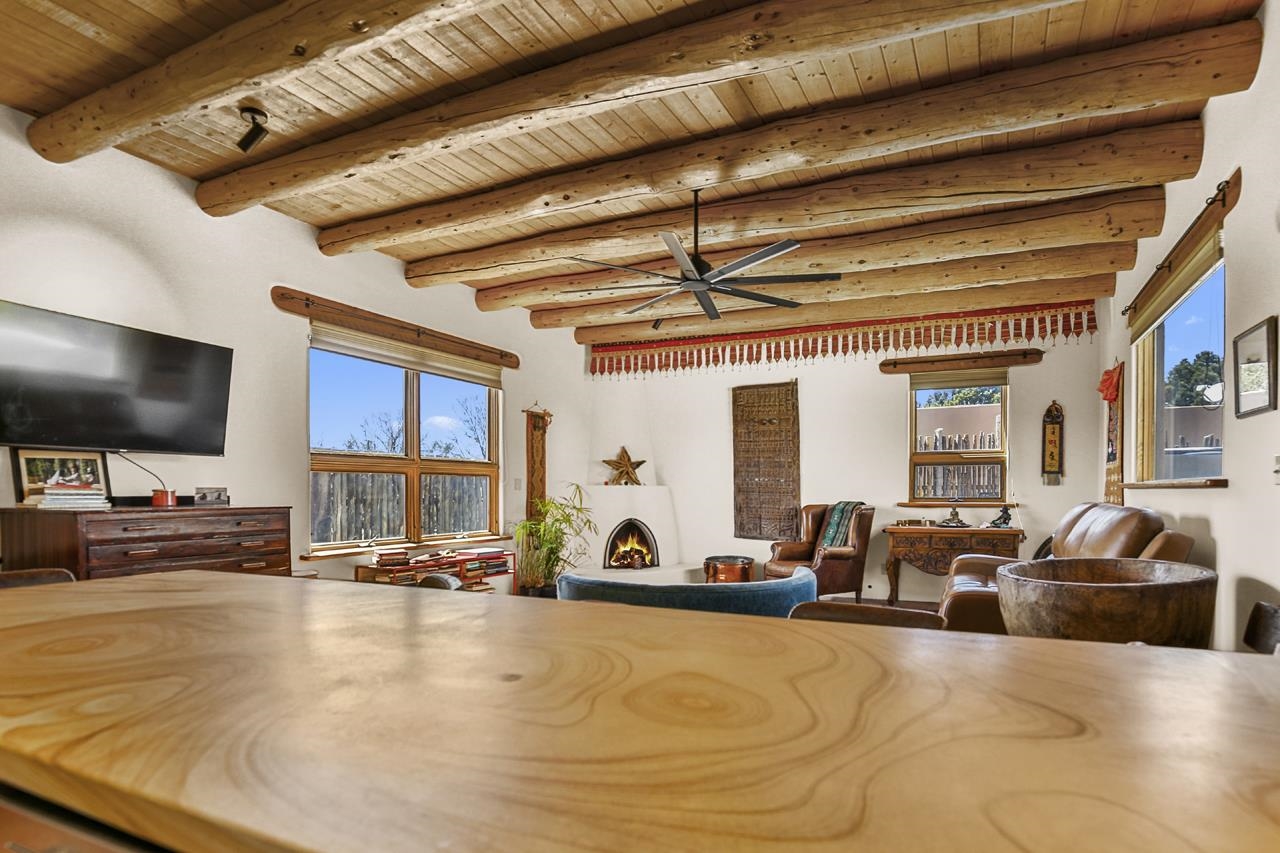320 Trapper Rd, Taos, New Mexico image 2