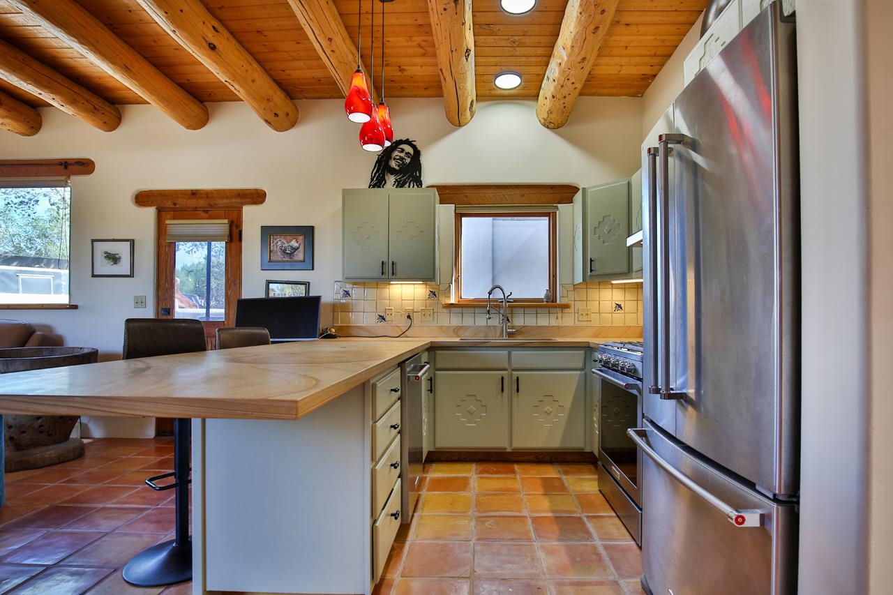 320 Trapper Rd, Taos, New Mexico image 8