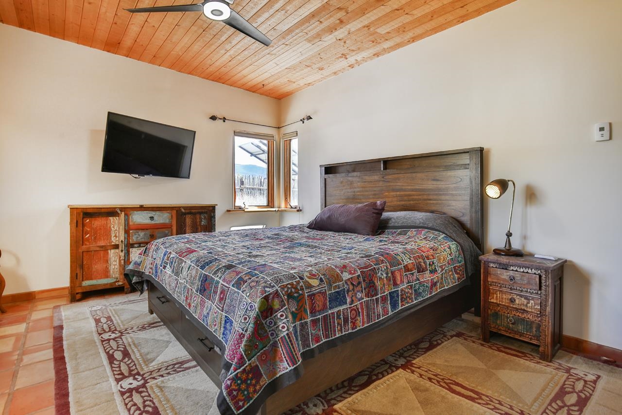 320 Trapper Rd, Taos, New Mexico image 11