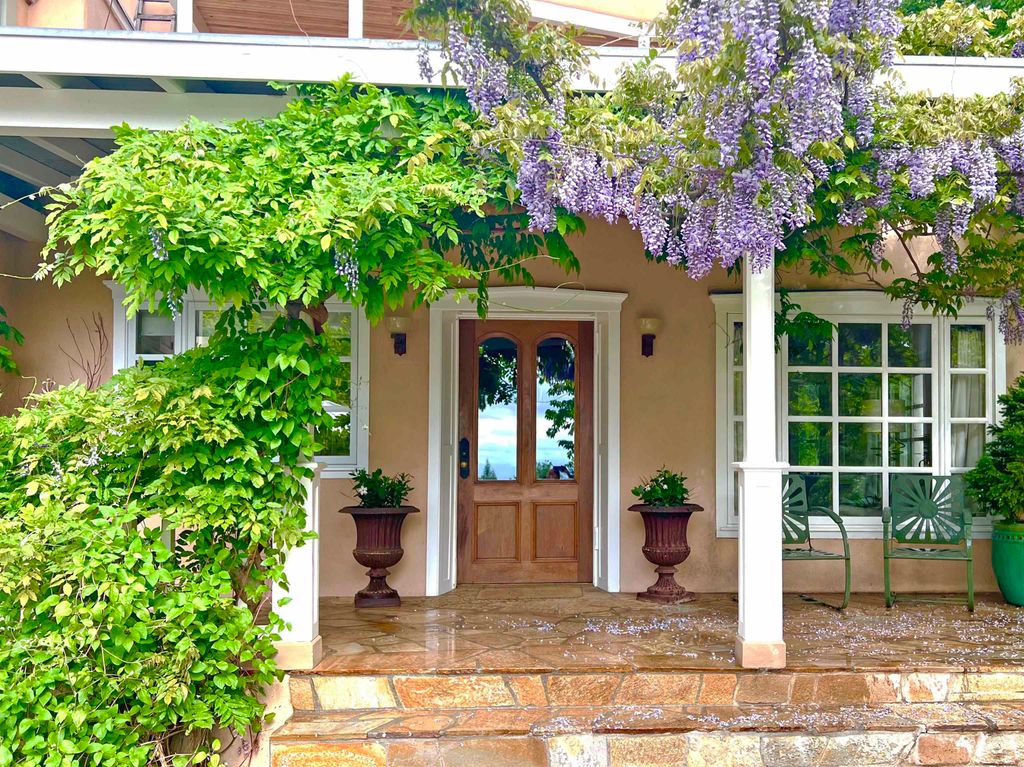 Photo of 182 El Salto Rd, Arroyo Seco, NM 87514 (MLS # 113731)