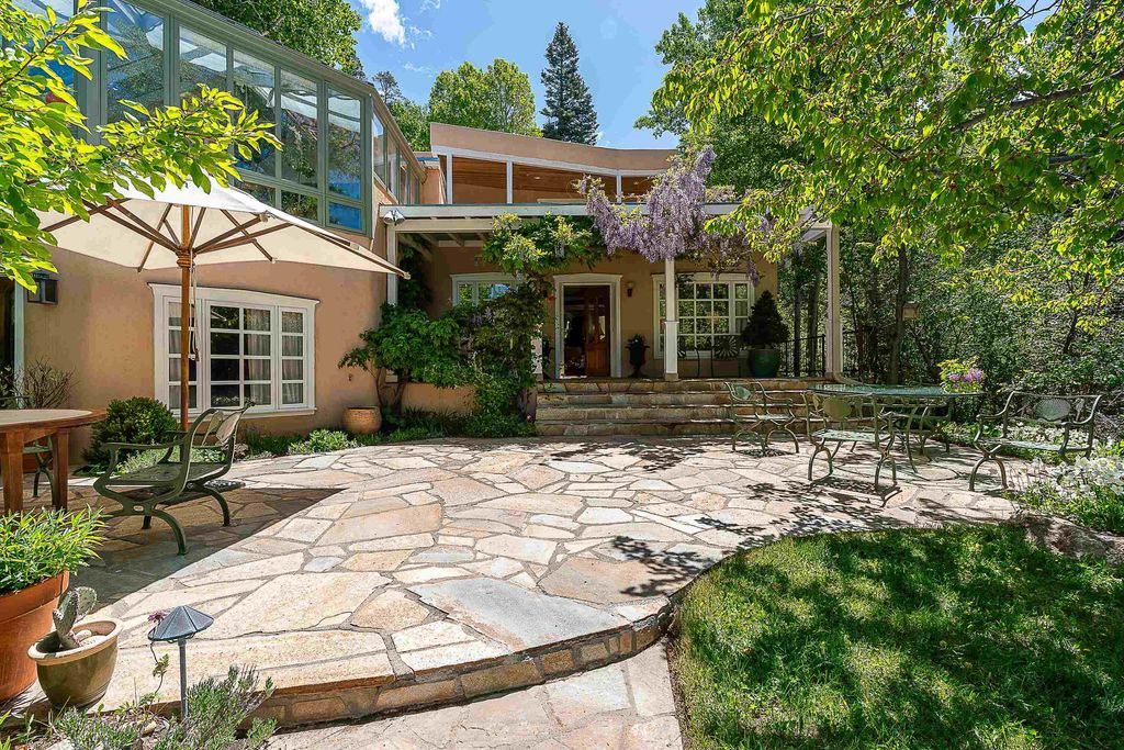 Photo of 182 El Salto Rd, Arroyo Seco, NM 87514 (MLS # 113731)