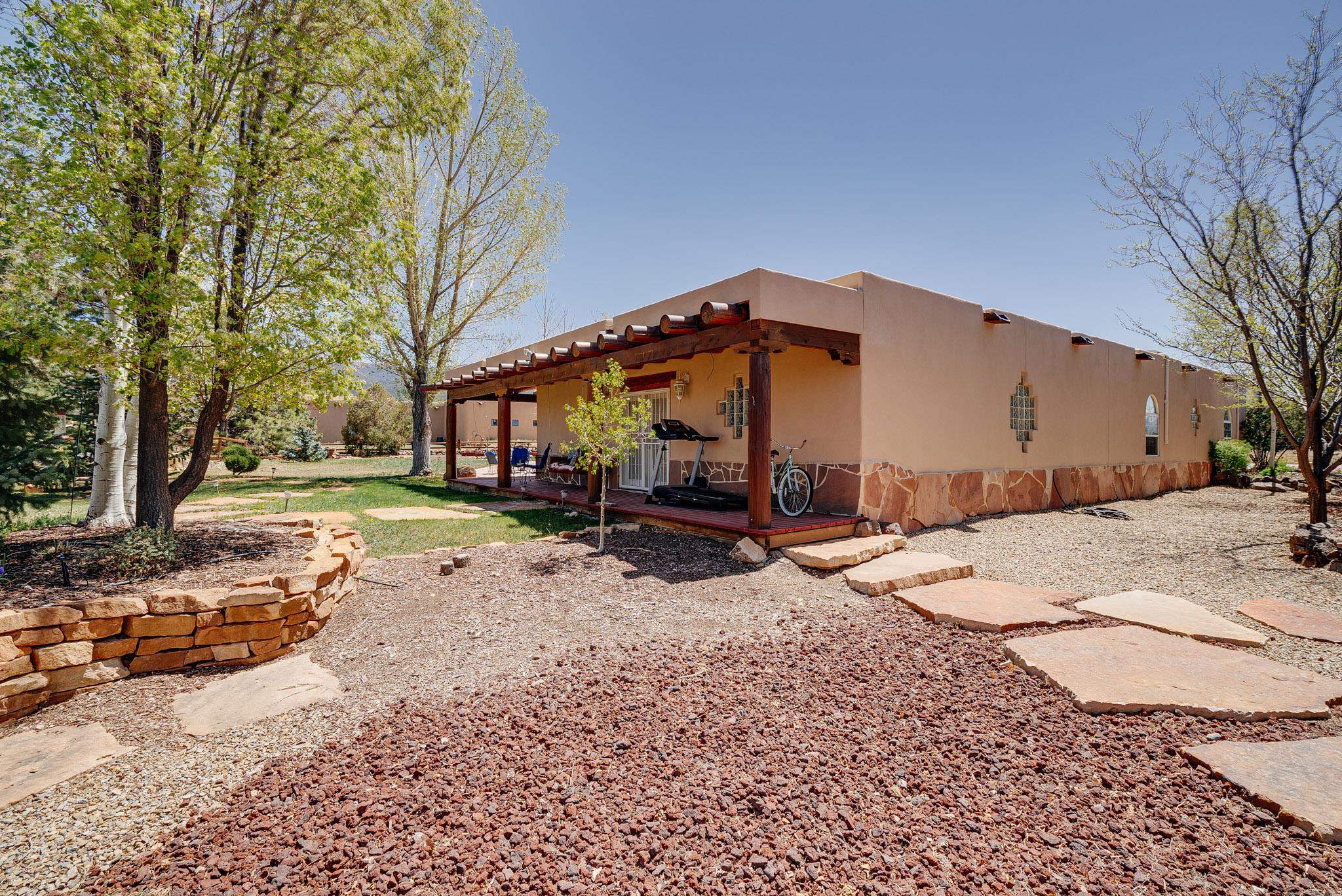 343 Sierra Vista Lane, Taos, New Mexico image 38