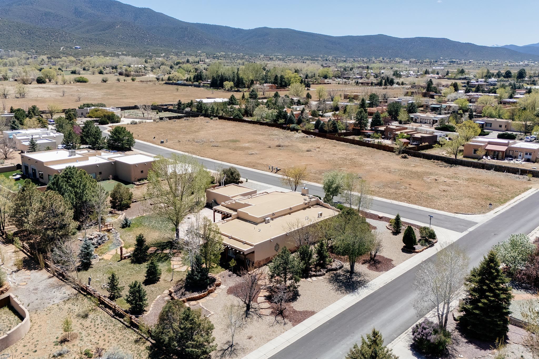 343 Sierra Vista Lane, Taos, New Mexico image 4