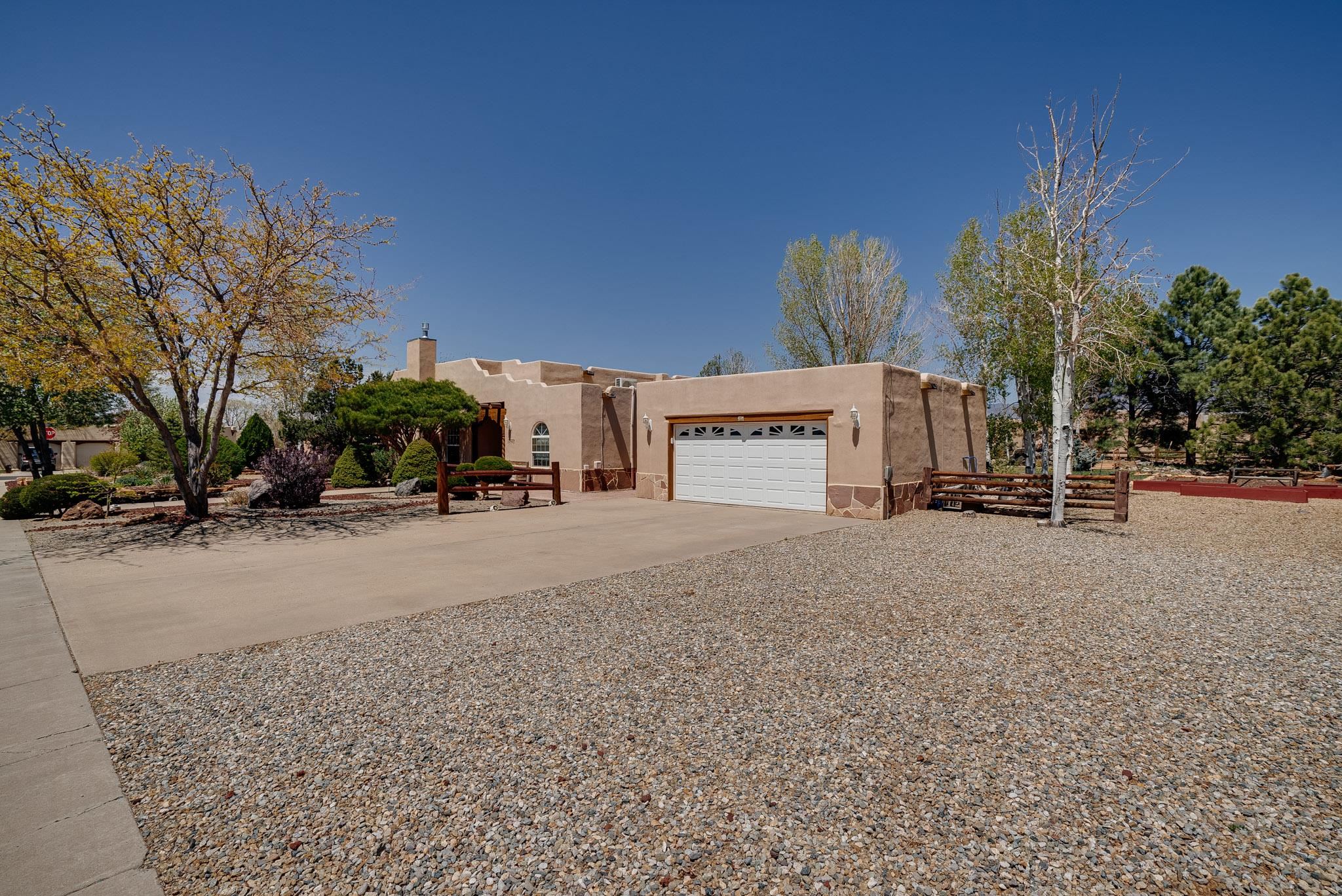 343 Sierra Vista Lane, Taos, New Mexico image 9