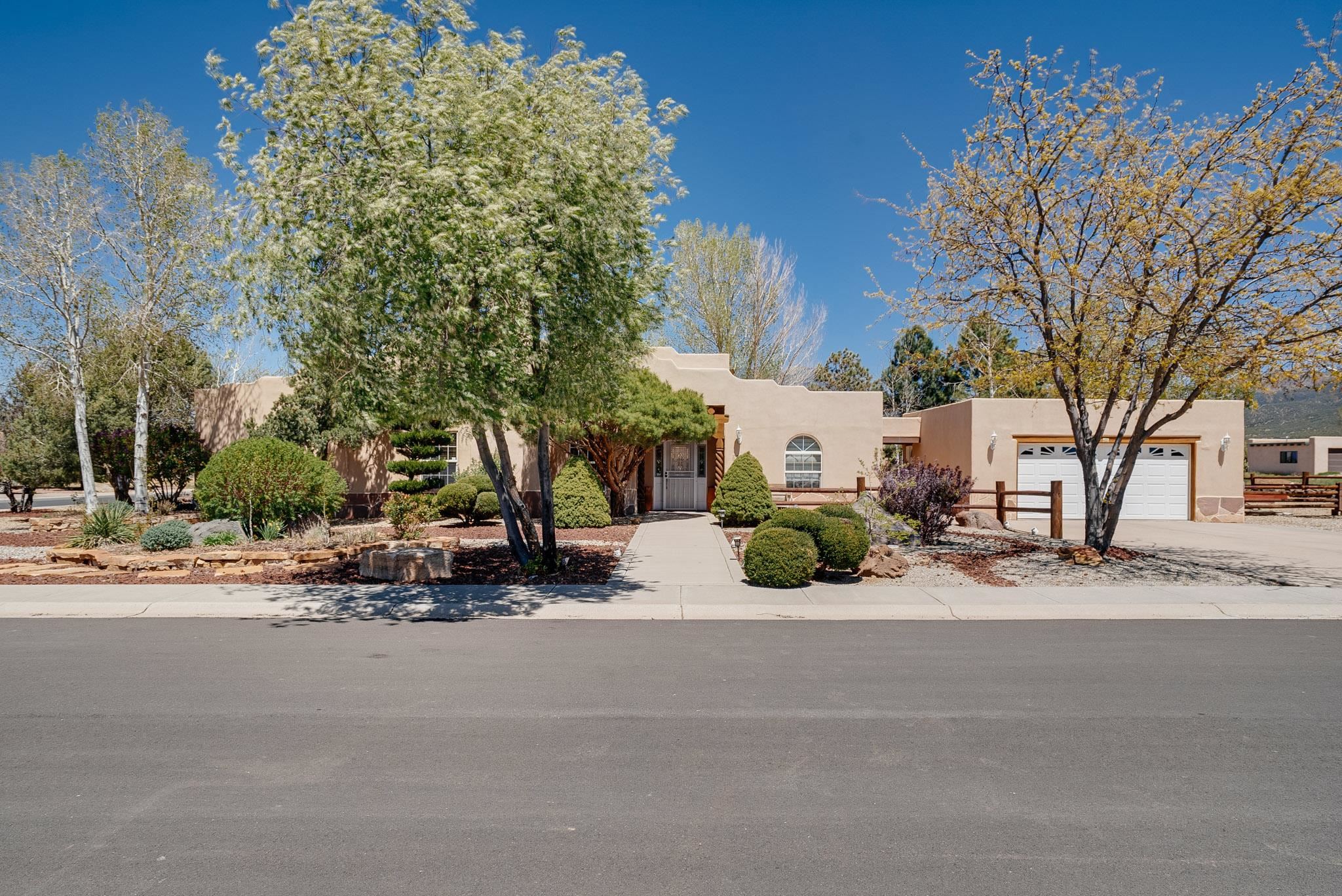 343 Sierra Vista Lane, Taos, New Mexico image 2