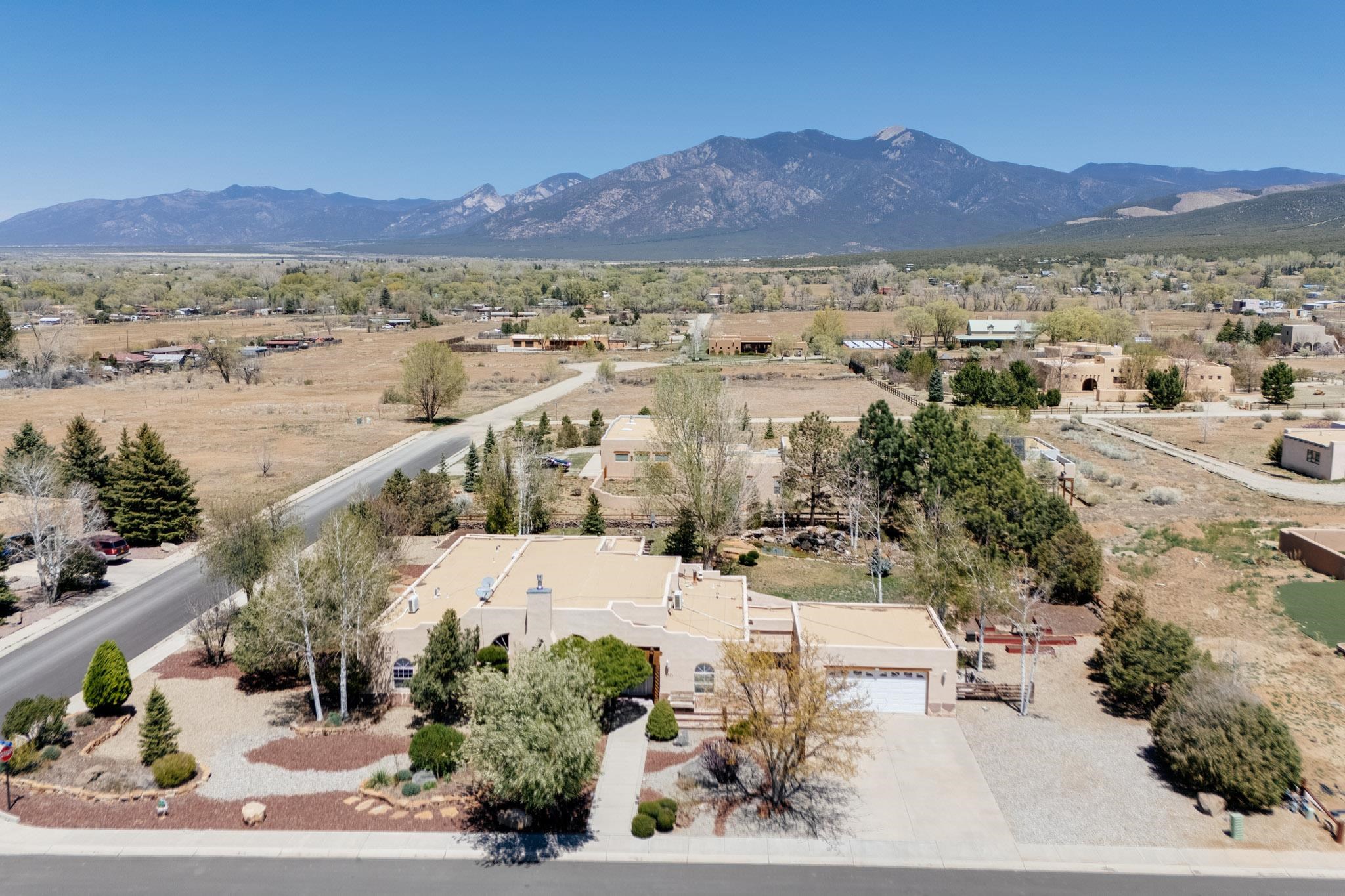 343 Sierra Vista Lane, Taos, New Mexico image 6