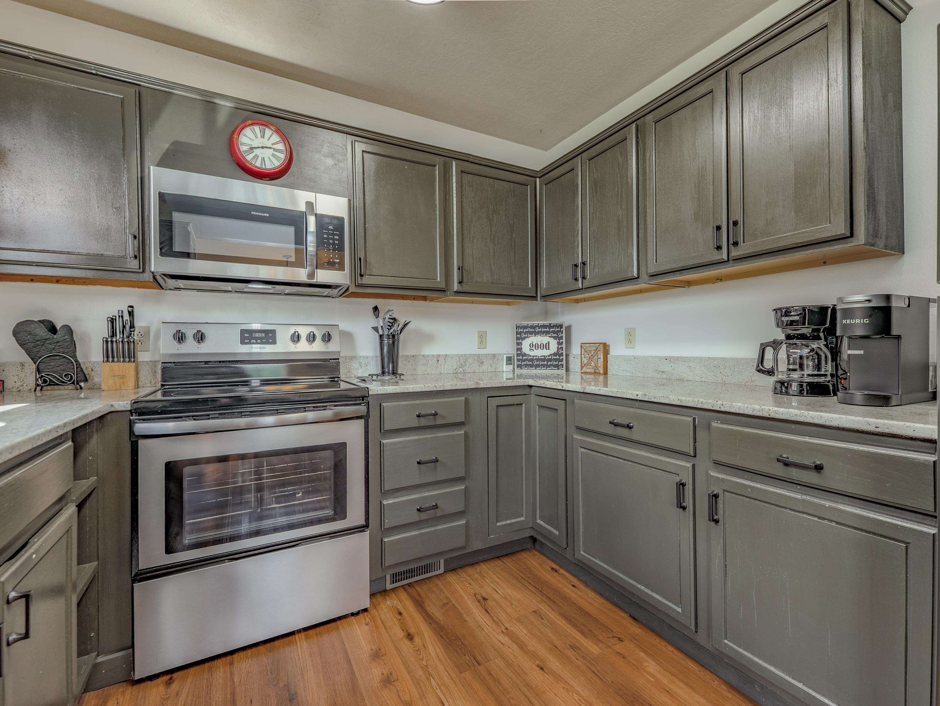 Angel Fire, New Mexico 87710, United States, 3 Bedrooms Bedrooms, ,2 BathroomsBathrooms,Residential,Pending,235066