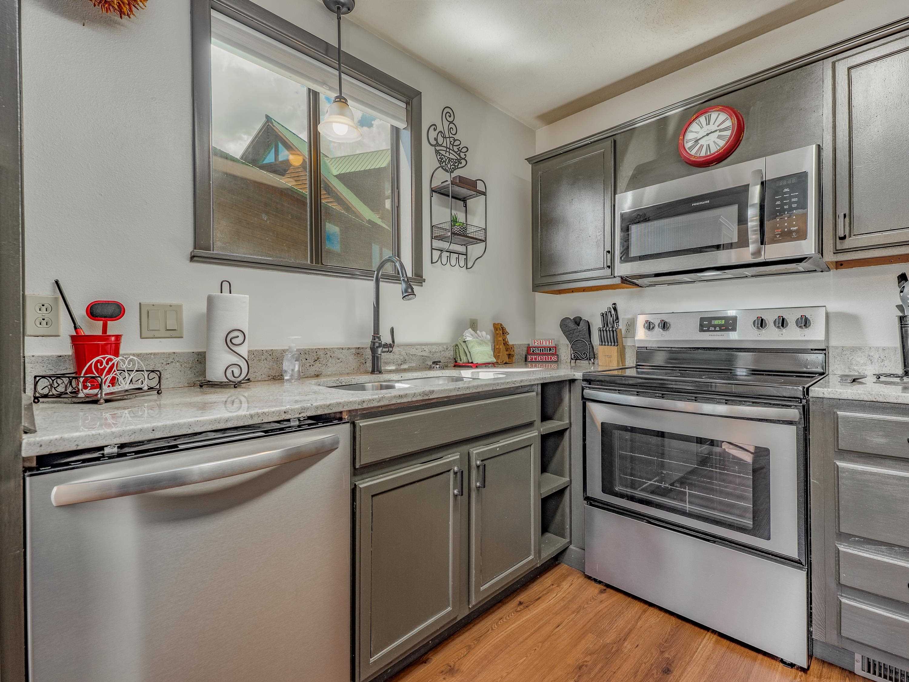 Angel Fire, New Mexico 87710, United States, 3 Bedrooms Bedrooms, ,2 BathroomsBathrooms,Residential,Pending,235066