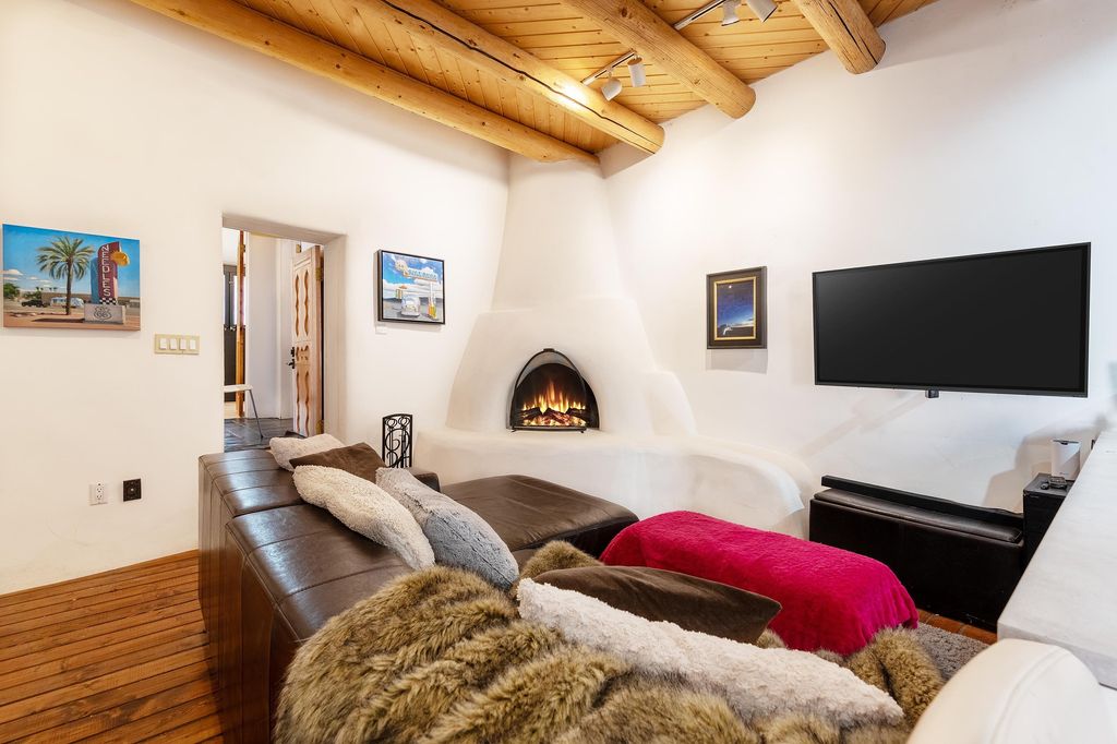 Photo of 4175 State Road 68, Ranchos de Taos, NM 87557 (MLS # 114539)