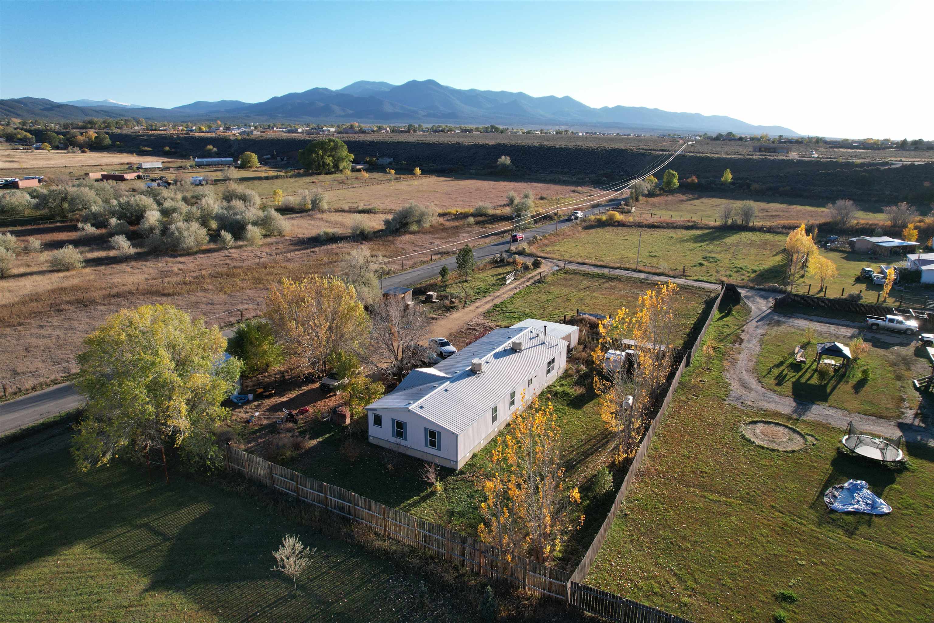 22 Tom Holder Rd, Ranchos de Taos, New Mexico image 1