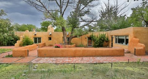 402 Este Es Place Taos NM 87571