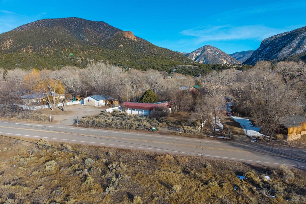 Photo of 95 Kiowa Rd N, Questa, NM 87506 (MLS # 114530)
