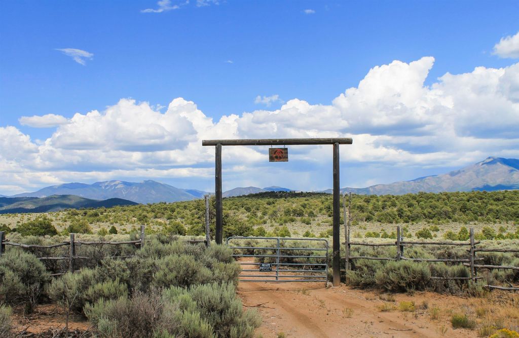 Photo of Camino Lovato Taos Valley Road, Taos, NM 87571 (MLS # 113785)