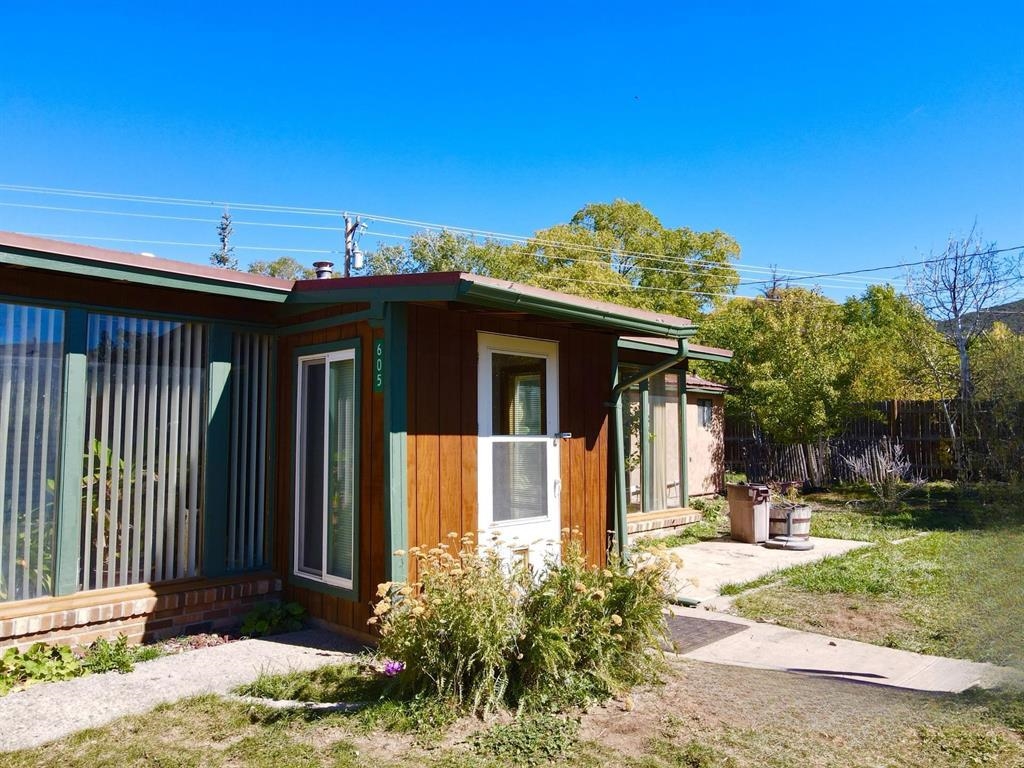 605 Chapel Ln, Taos, New Mexico image 1