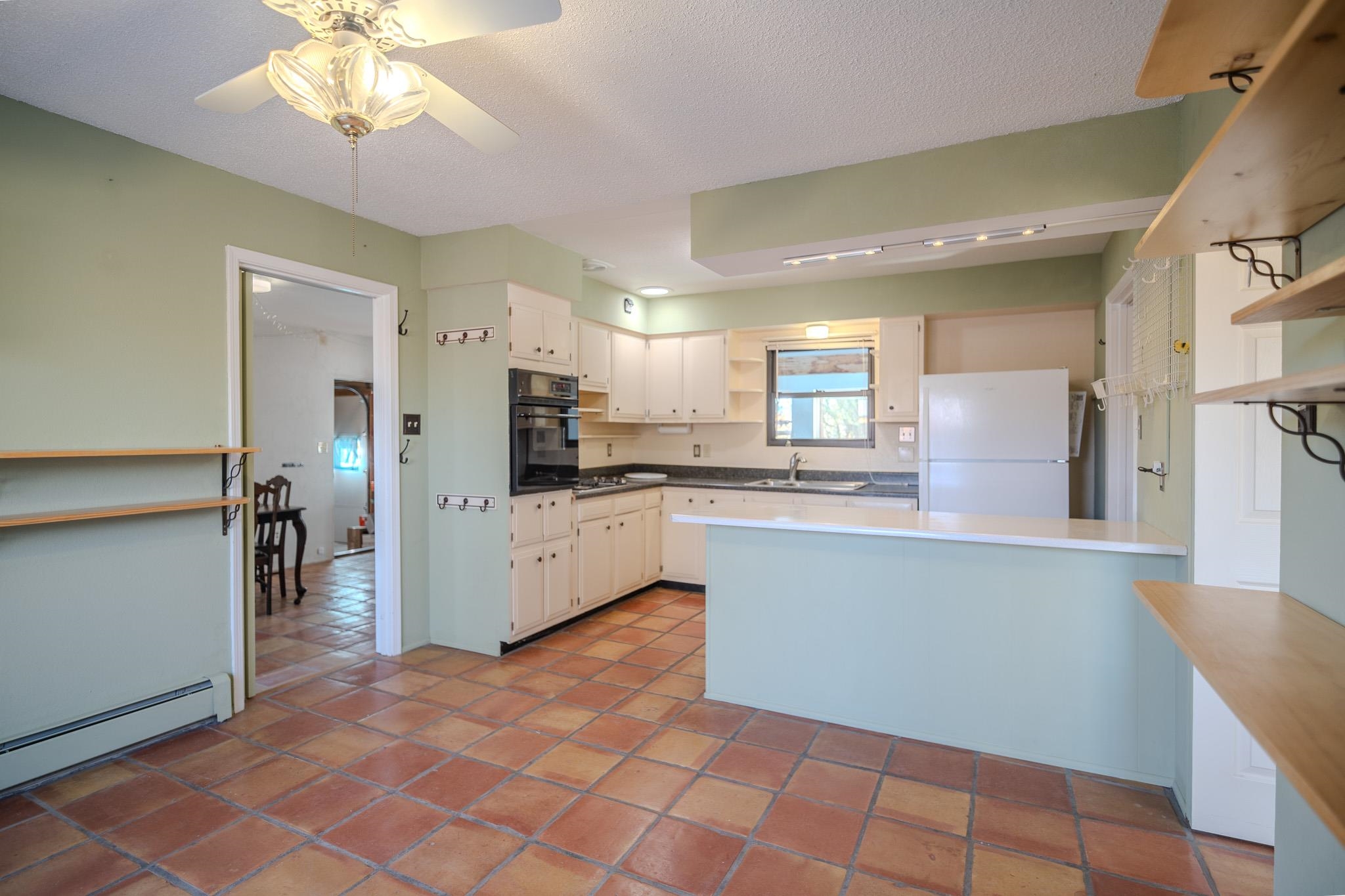 Taos, New Mexico 87571, United States, 4 Bedrooms Bedrooms, ,2 BathroomsBathrooms,Residential,Active,222190