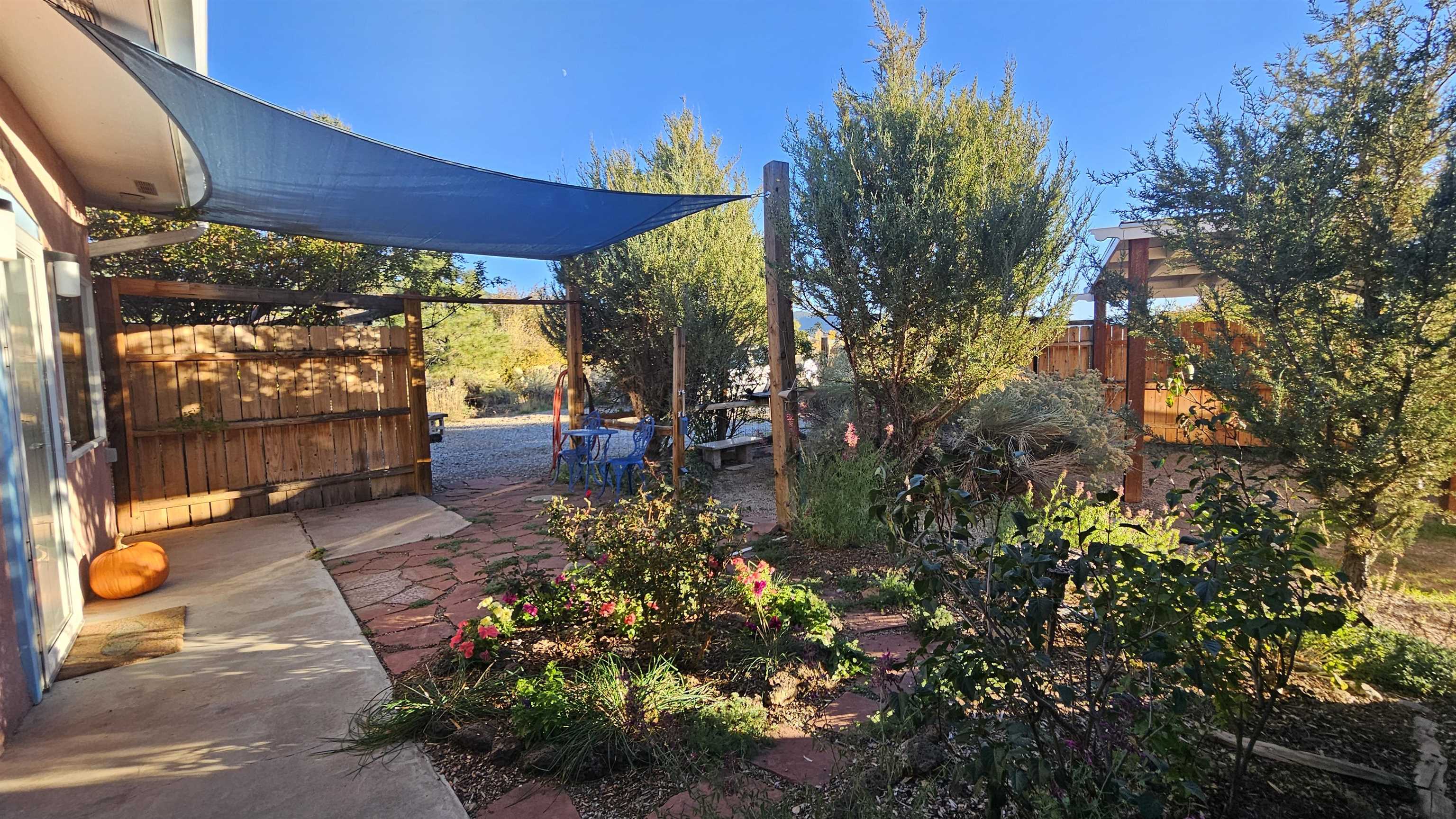 Taos, New Mexico 87571, United States, 4 Bedrooms Bedrooms, ,2 BathroomsBathrooms,Residential,Active,222190