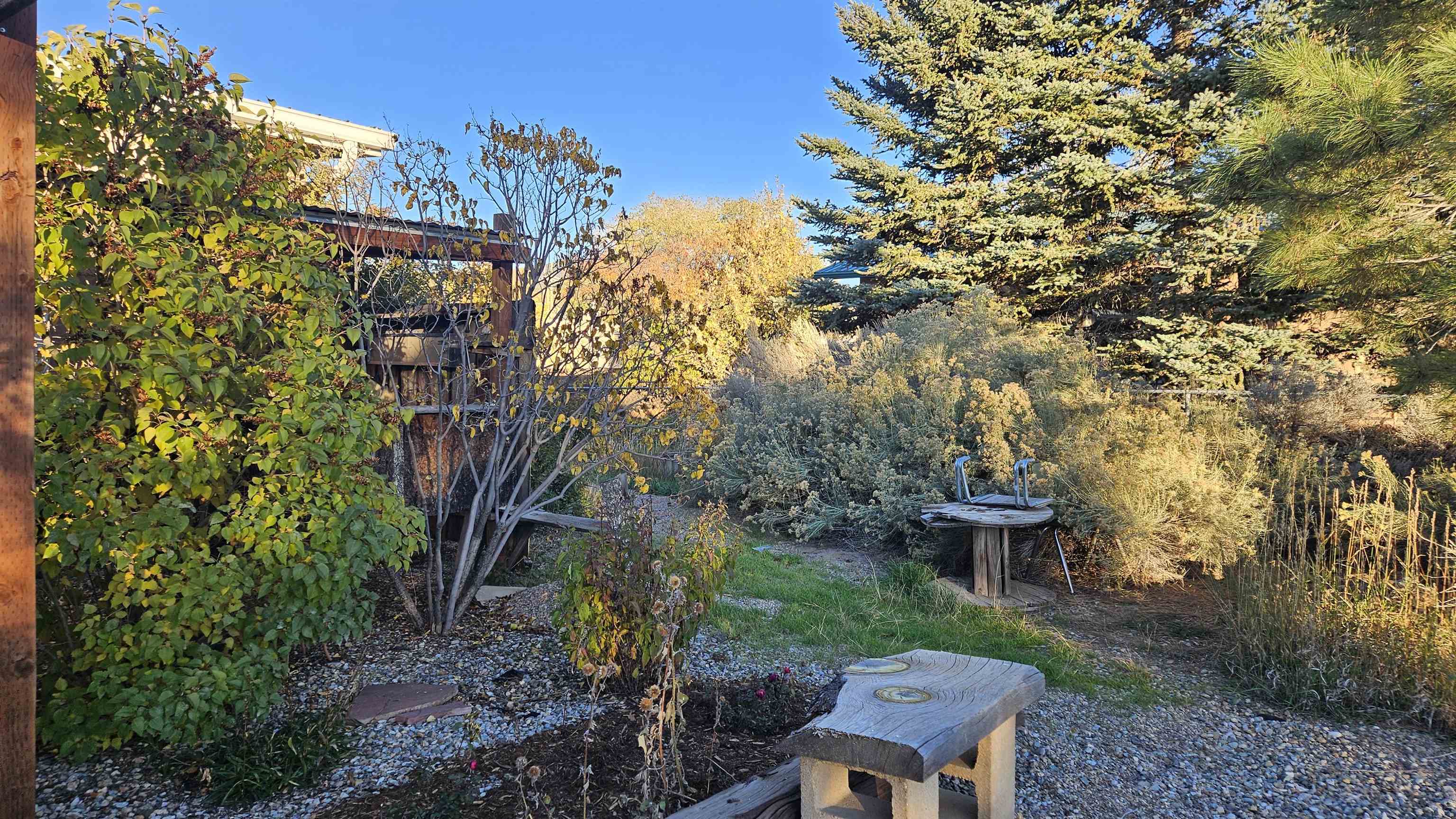 Taos, New Mexico 87571, United States, 4 Bedrooms Bedrooms, ,2 BathroomsBathrooms,Residential,Active,222190