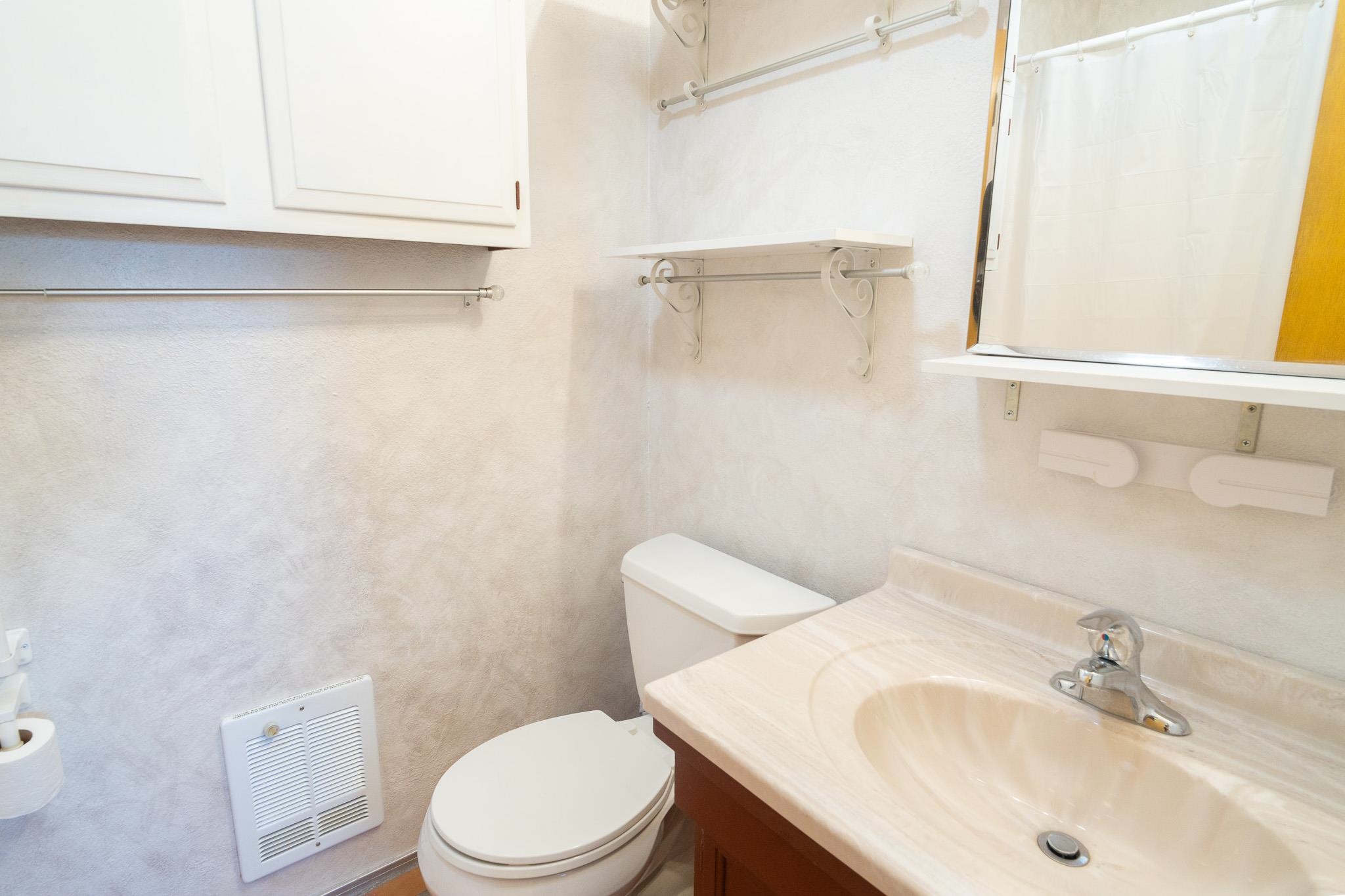 Taos, New Mexico 87571, United States, 4 Bedrooms Bedrooms, ,2 BathroomsBathrooms,Residential,Active,222190