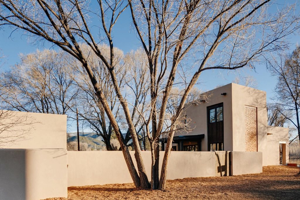 Photo of 507 Vigil Street, Taos, NM 87571 (MLS # 114549)