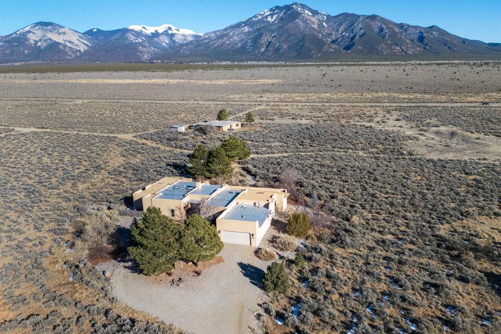 Photo of 14 Codorniz Rd, El Prado, NM 87529 (MLS # 114406)