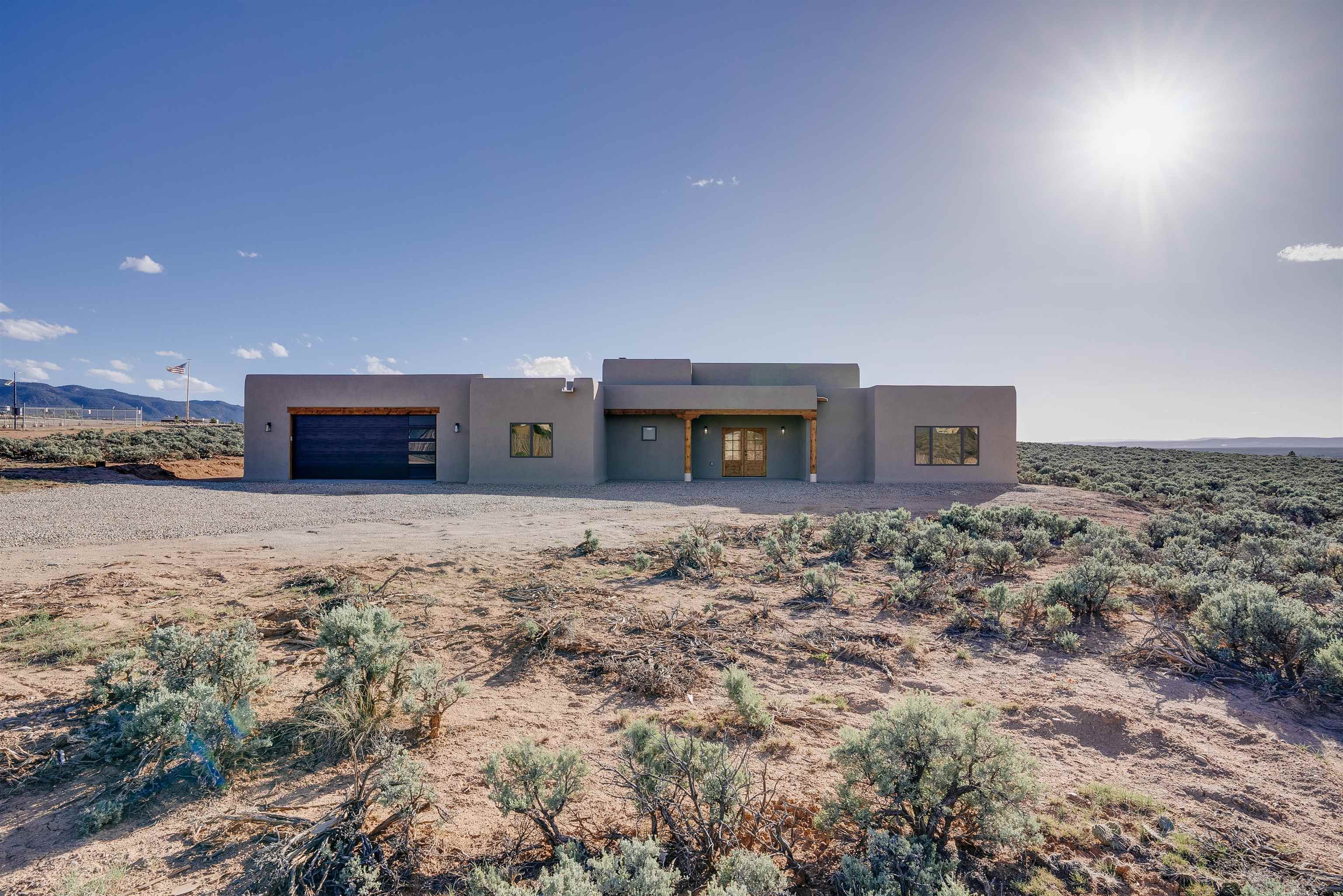 296 Los Cordovas, Ranchos de Taos, New Mexico image 1