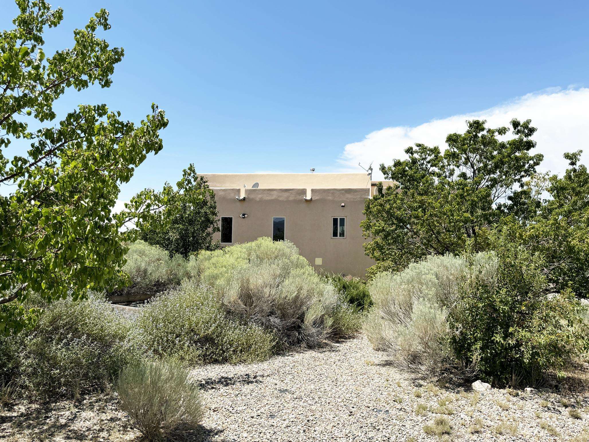 13C Calle Trujillo, Ranchos de Taos, New Mexico image 20