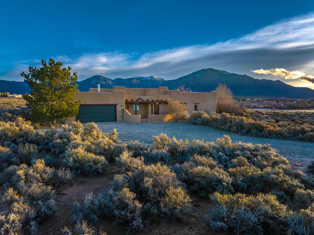 Photo of 3 Tierra Madre St, El Prado, NM 87529 (MLS # 114415)
