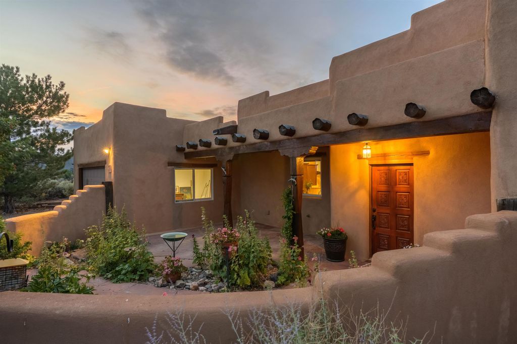 Photo of 3 Tierra Madre St, El Prado, NM 87529 (MLS # 114415)