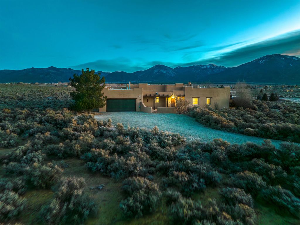 Photo of 3 Tierra Madre St, El Prado, NM 87529 (MLS # 114415)