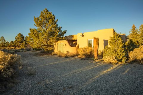 Photo of 12 Tecolote Rd, El Prado, NM 87529 (MLS # 114394)
