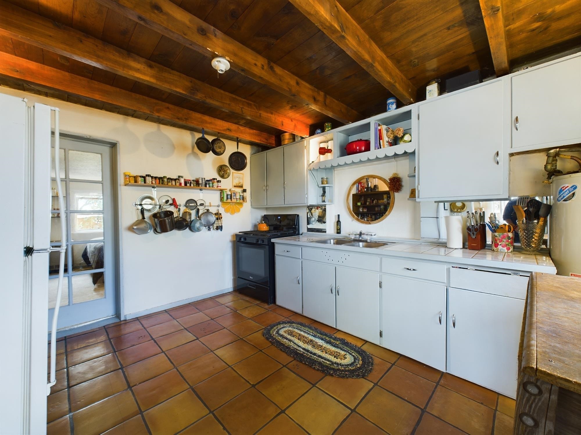 Ranchos De Taos, New Mexico 87557, United States, 1 Bedroom Bedrooms, ,1 BathroomBathrooms,Residential,Pending,46902