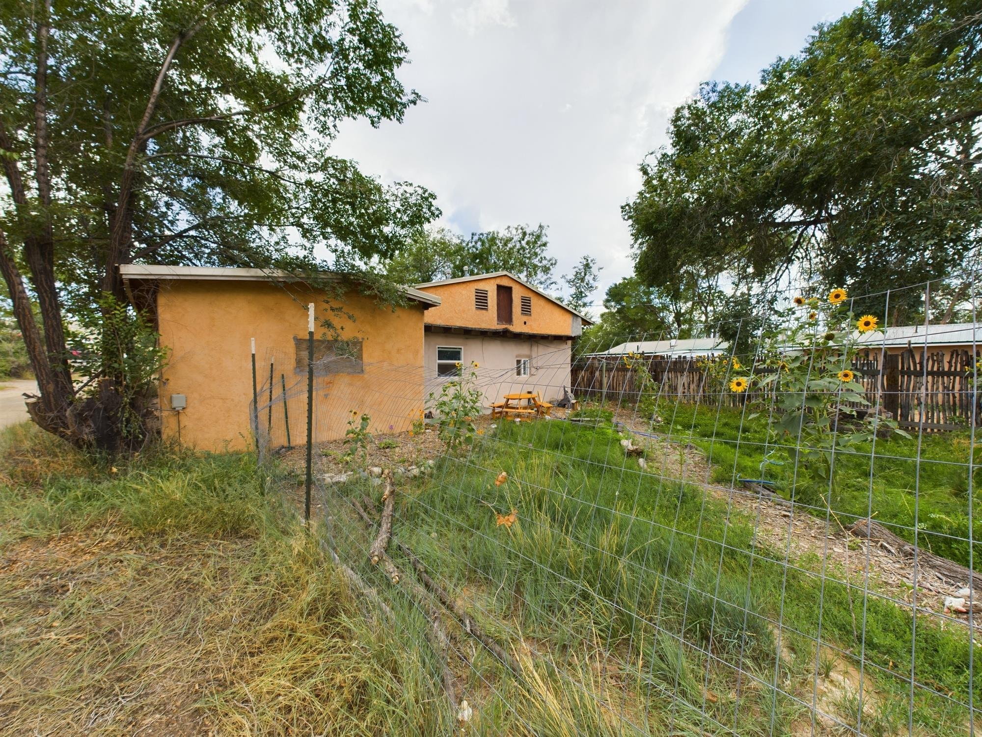 Ranchos De Taos, New Mexico 87557, United States, 1 Bedroom Bedrooms, ,1 BathroomBathrooms,Residential,Pending,46902