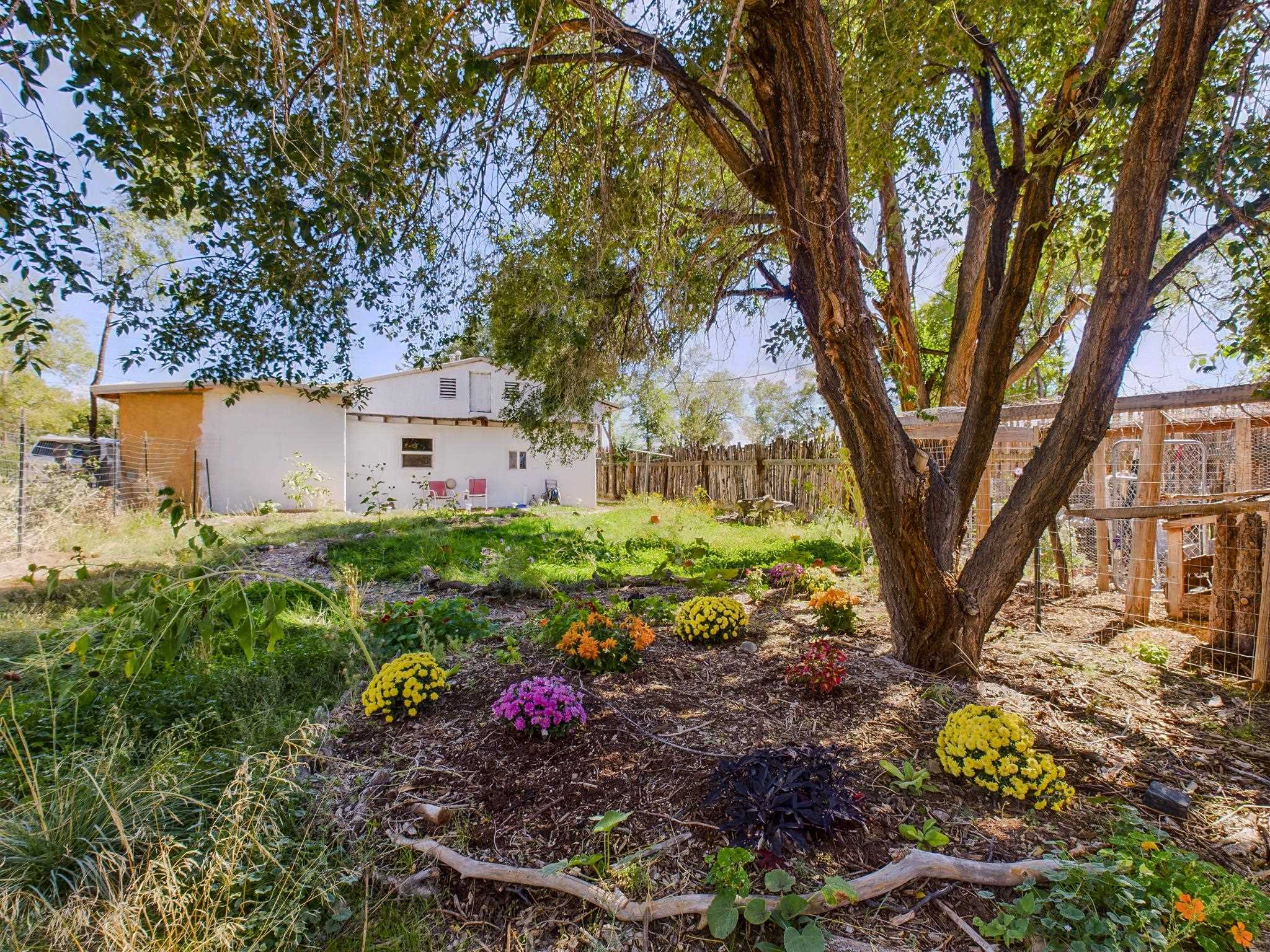 Ranchos De Taos, New Mexico 87557, United States, 1 Bedroom Bedrooms, ,1 BathroomBathrooms,Residential,Pending,46902