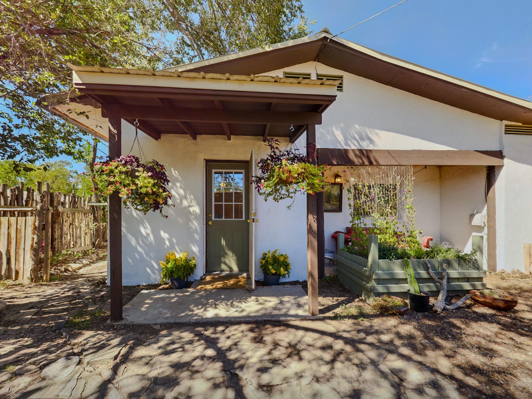 Ranchos De Taos, New Mexico 87557, United States, 1 Bedroom Bedrooms, ,1 BathroomBathrooms,Residential,Pending,46902