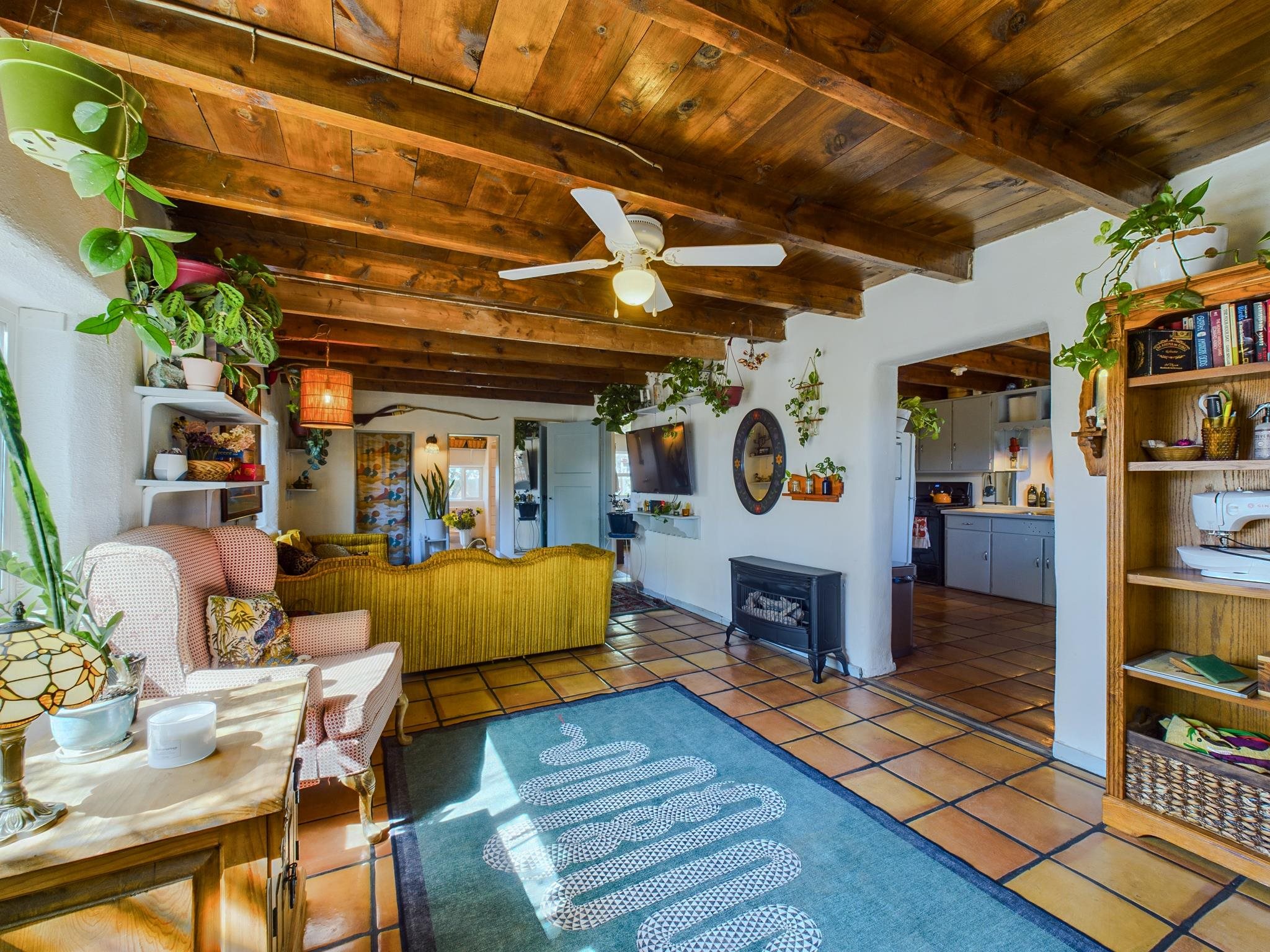 Ranchos De Taos, New Mexico 87557, United States, 1 Bedroom Bedrooms, ,1 BathroomBathrooms,Residential,Pending,46902