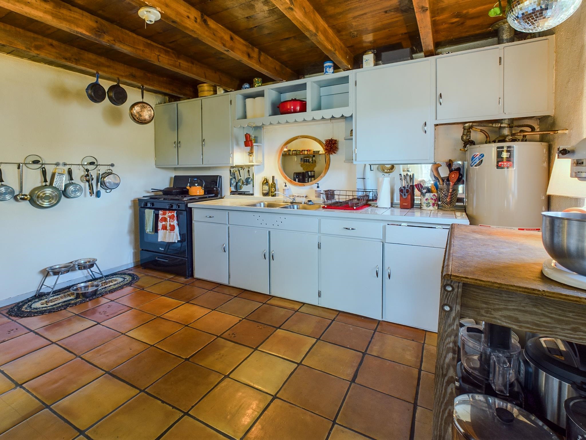 Ranchos De Taos, New Mexico 87557, United States, 1 Bedroom Bedrooms, ,1 BathroomBathrooms,Residential,Pending,46902