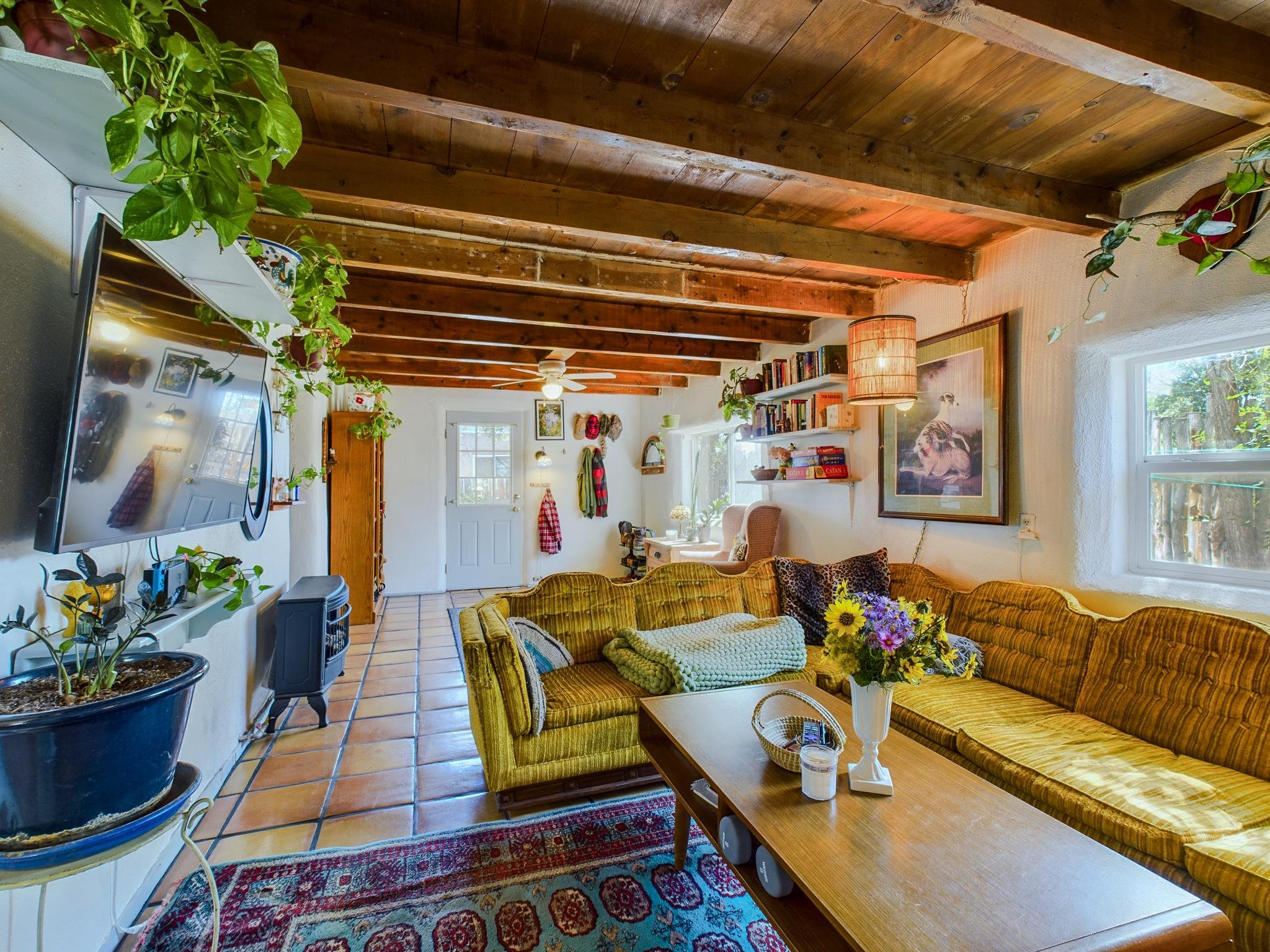 Ranchos De Taos, New Mexico 87557, United States, 1 Bedroom Bedrooms, ,1 BathroomBathrooms,Residential,Pending,46902