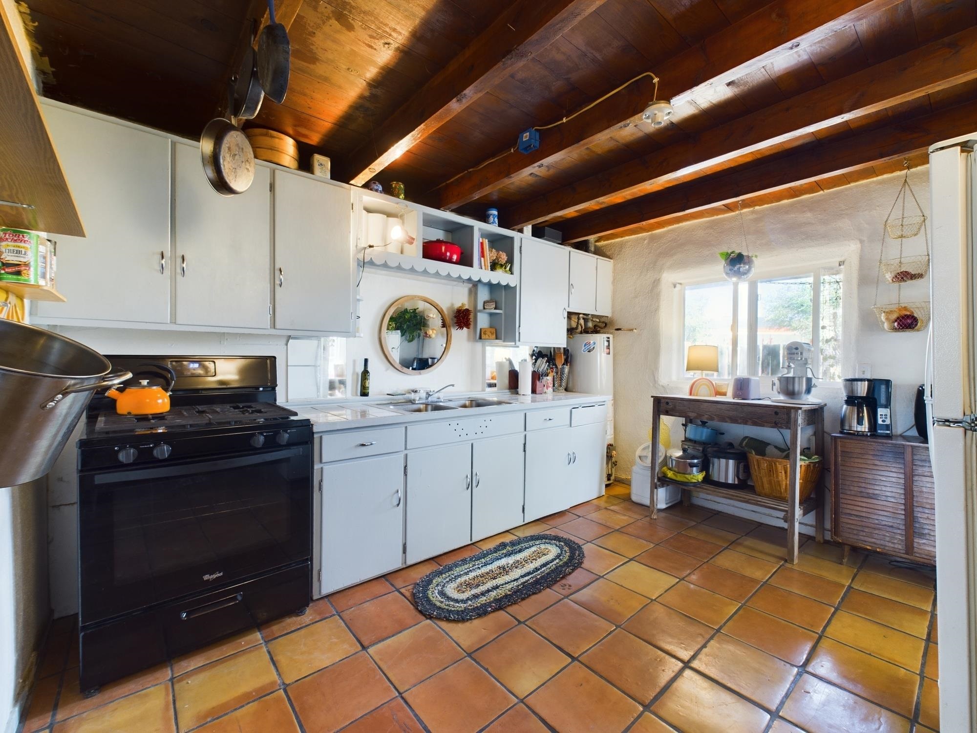 Ranchos De Taos, New Mexico 87557, United States, 1 Bedroom Bedrooms, ,1 BathroomBathrooms,Residential,Pending,46902