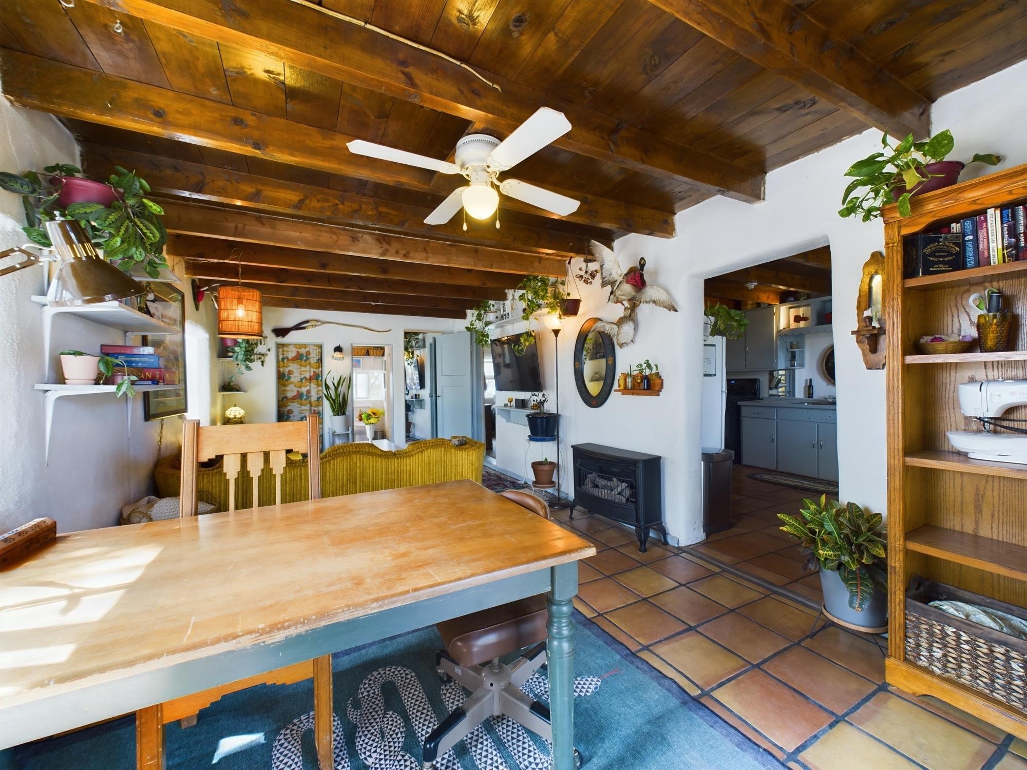 Ranchos De Taos, New Mexico 87557, United States, 1 Bedroom Bedrooms, ,1 BathroomBathrooms,Residential,Pending,46902